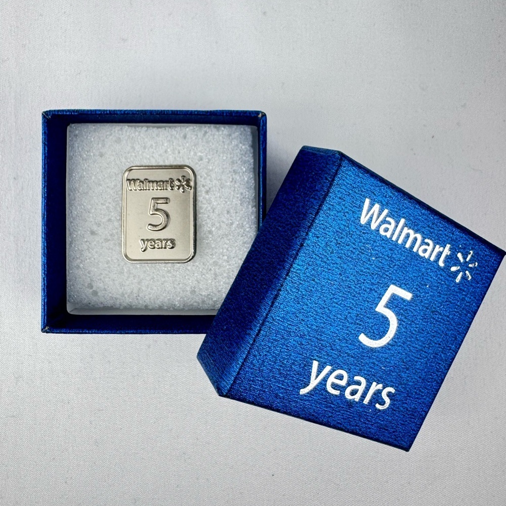 NWT Walmart Official Employee 5 Year Pin - Picture 2 of 3